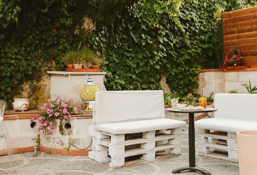 住宿加早餐  La Residenza Del Monaco Bianco