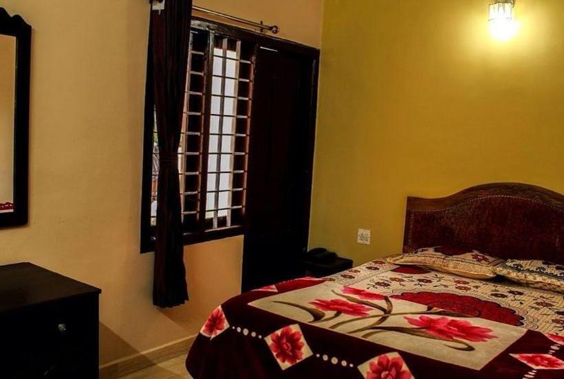 تختخواب و صبحانه Smm Cottage