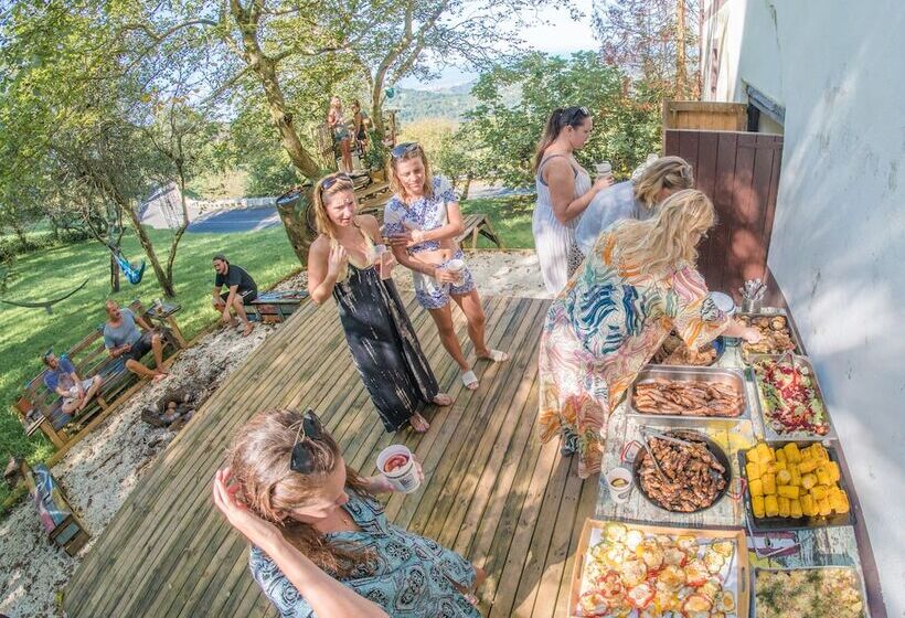 צימר Surf Camp San Sebastian Partyhostel