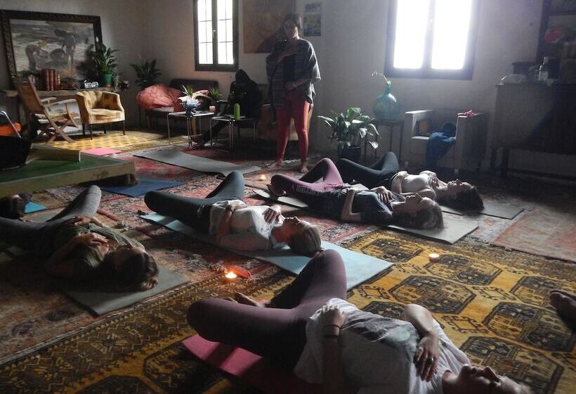 צימר Surf Camp San Sebastian Partyhostel