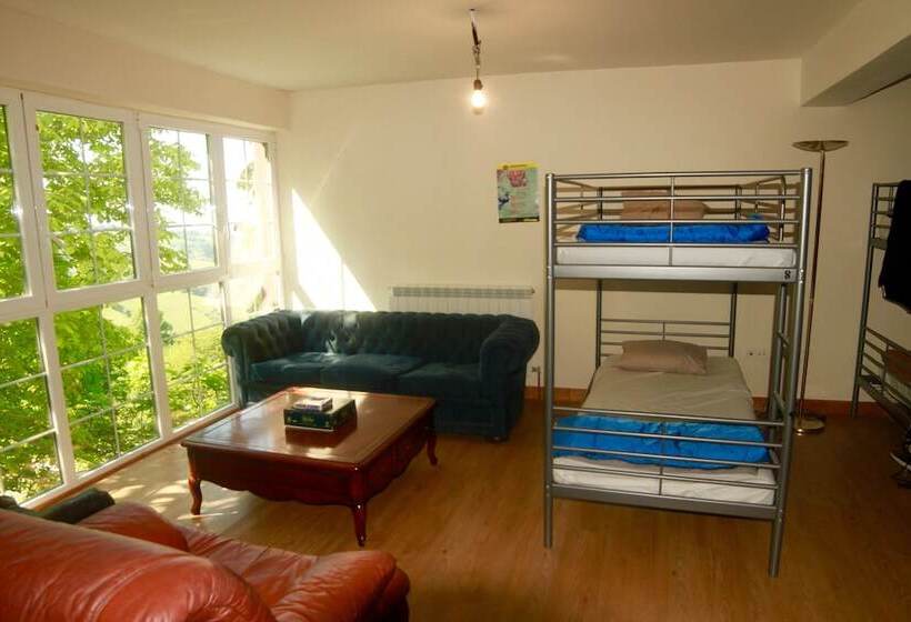 مبيت وإفطار Surf Camp San Sebastian Partyhostel