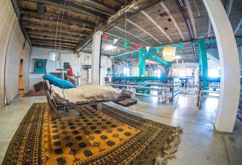 مبيت وإفطار Surf Camp San Sebastian Partyhostel