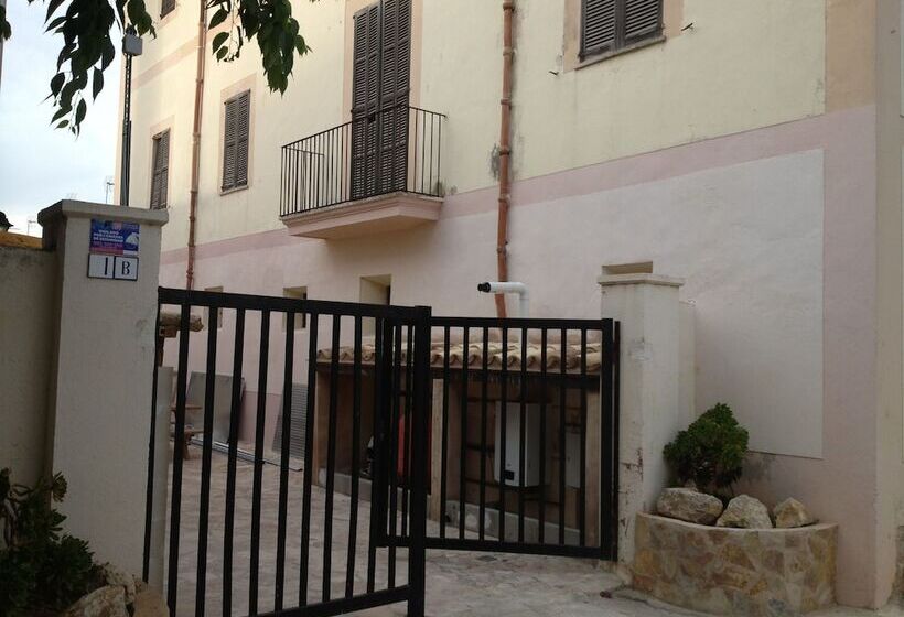 Bhg Hostel Secar De La Real