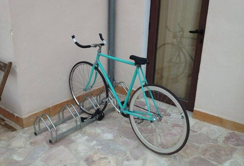 Bhg Hostel Secar De La Real