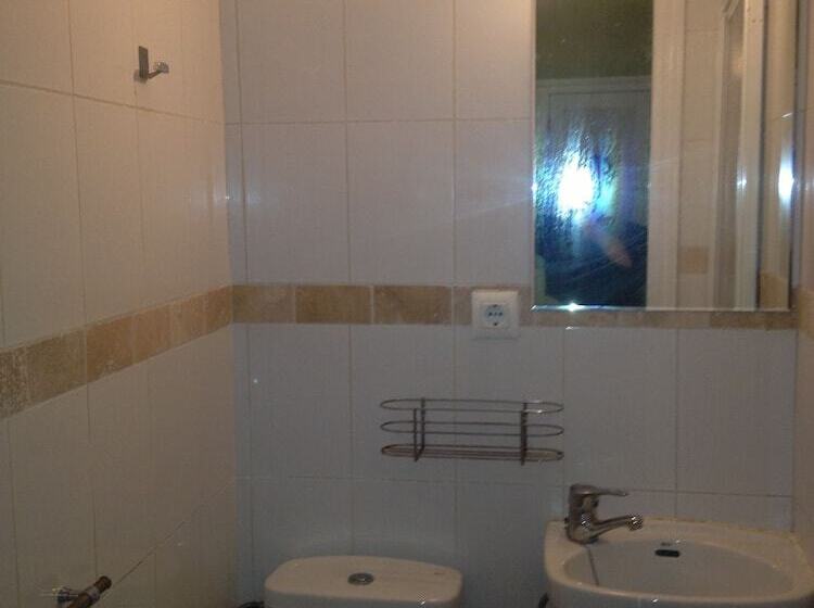 Bhg Hostel Secar De La Real