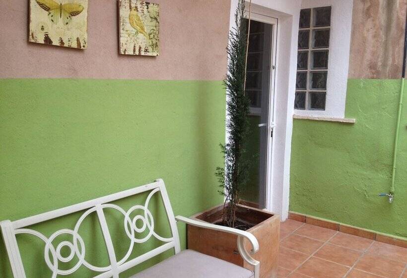 Bhg Hostel Secar De La Real