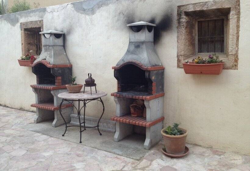 Bhg Hostel Secar De La Real