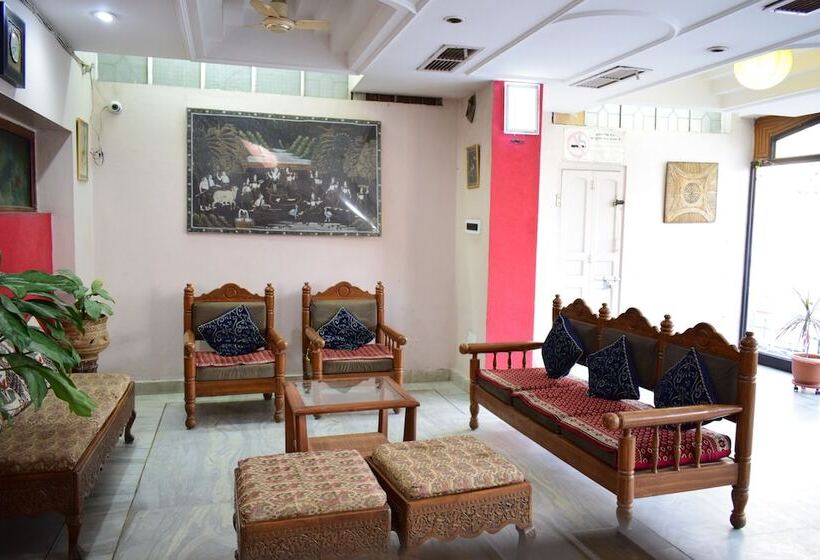 בית מלון כפרי Collection O Konark Palace