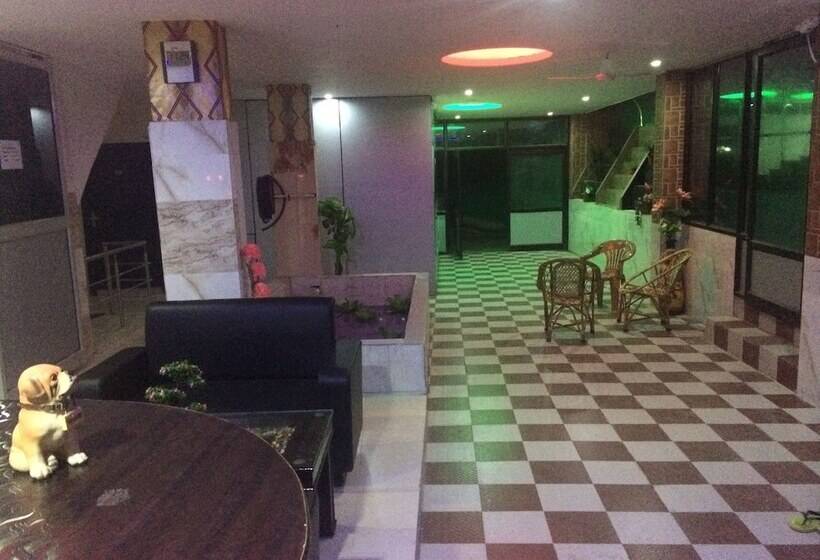 Corbett Hill Resorts  By Opensky, Lansdowne