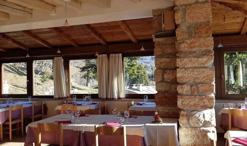 ホテル Albergo Ristorante Leso