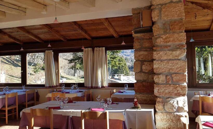 ホテル Albergo Ristorante Leso