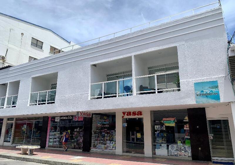 호텔 Blue Emerald Inn