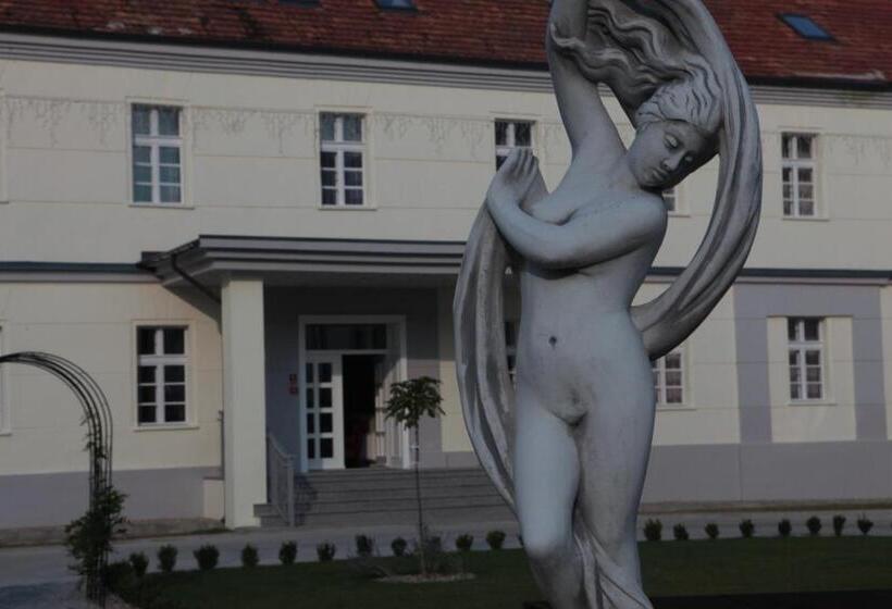 בית מלון כפרי Court Park