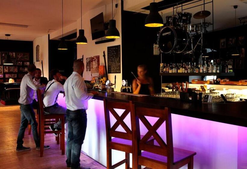 בית מלון כפרי Court Park