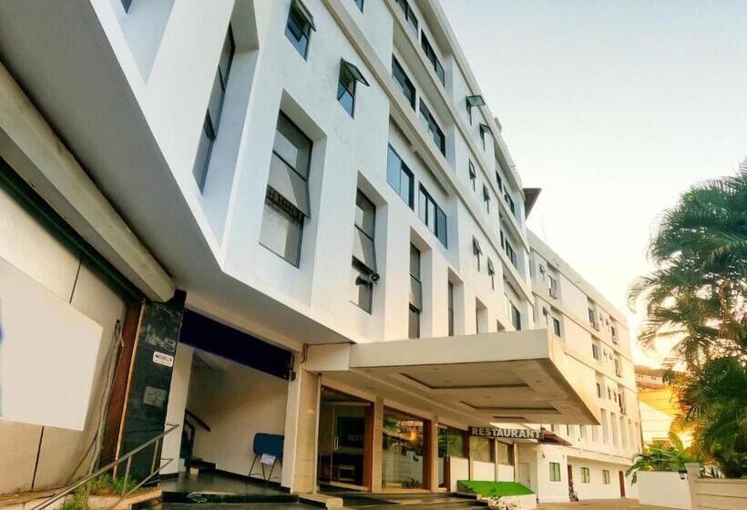 فندق Green Park Residency