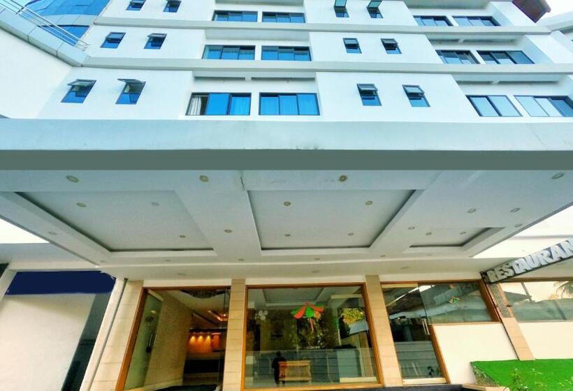 فندق Green Park Residency