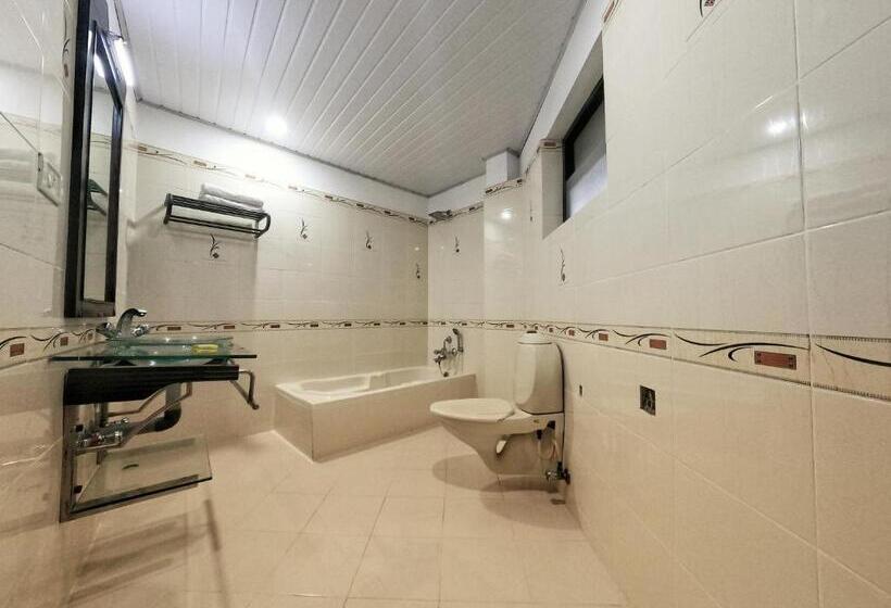 فندق Green Park Residency