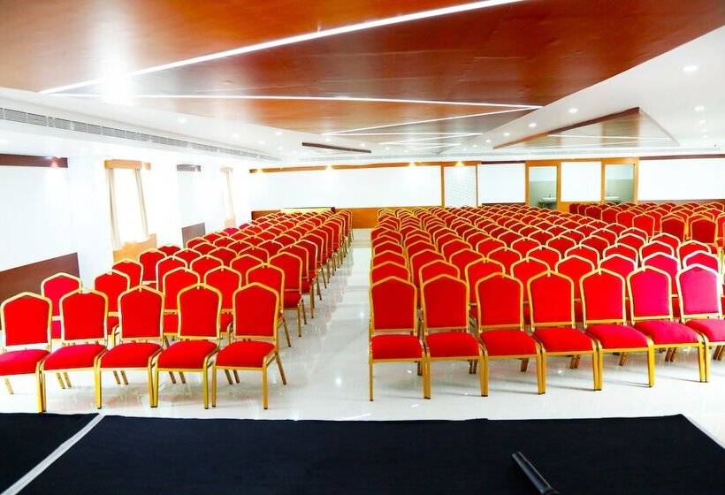 فندق Green Park Residency