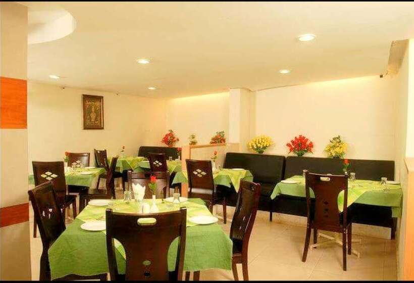 فندق Green Park Residency