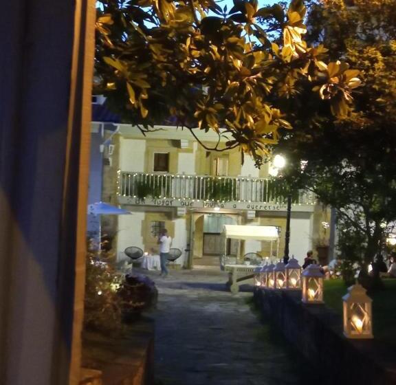 هتل Hosteria De Arnuero