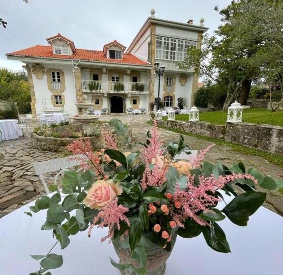 هتل Hosteria De Arnuero