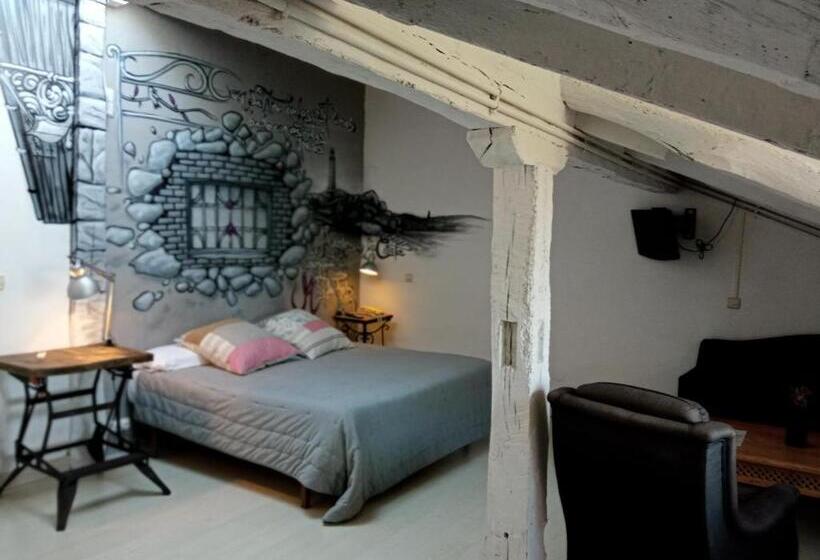 هتل Hosteria De Arnuero