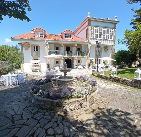 هتل Hosteria De Arnuero