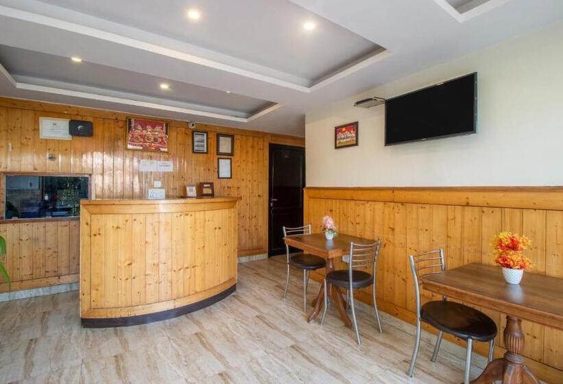 Itsy Hotels Avantika With Forest View