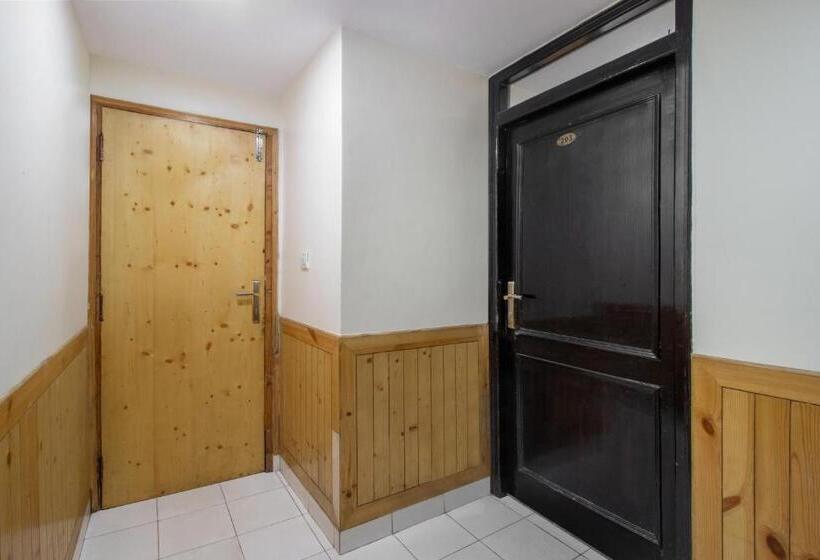 Itsy Hotels Avantika With Forest View