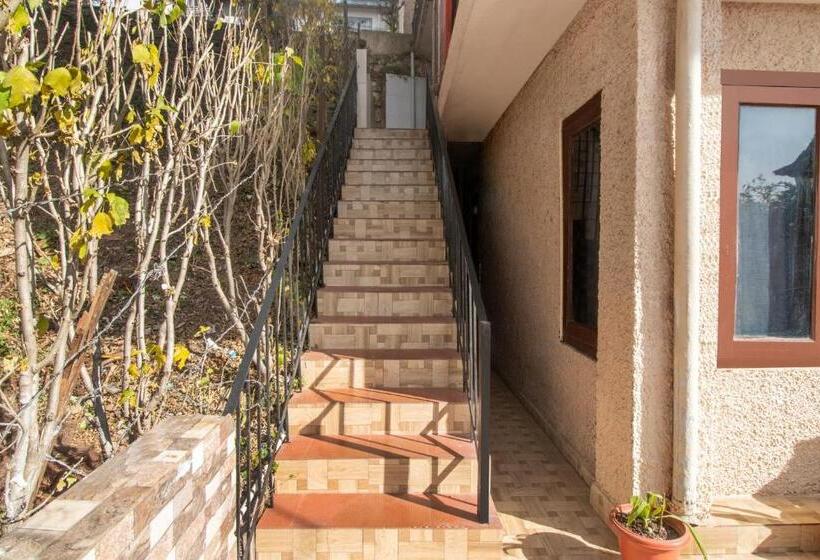 Itsy Hotels Avantika With Forest View