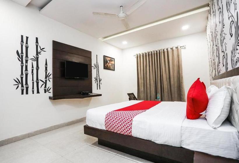 ホテル Madhuram Palace