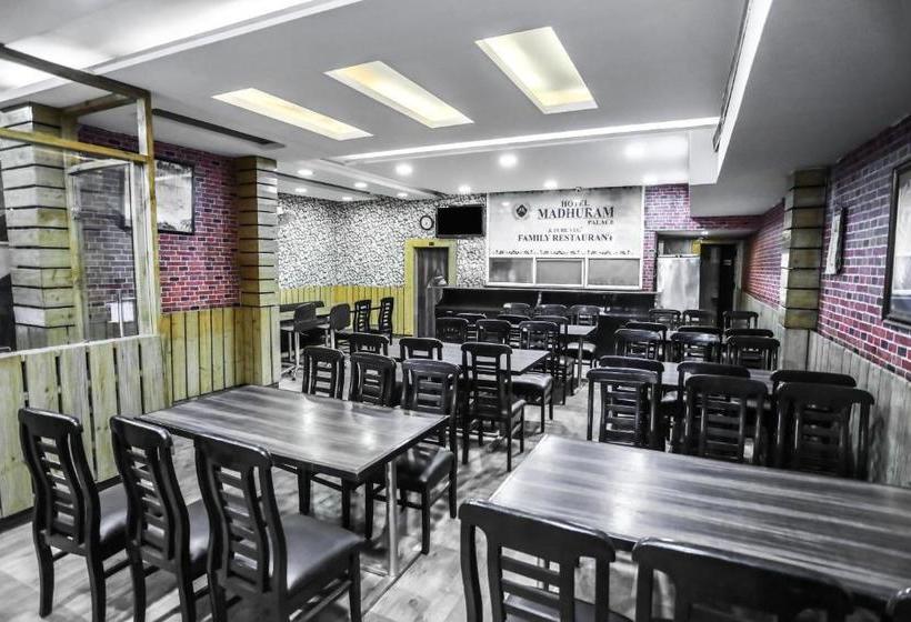 ホテル Madhuram Palace