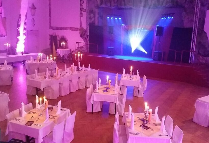 ホテル Pension Und Restaurant Die Burg