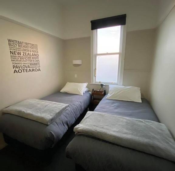 هتل Hokitika Pioneer