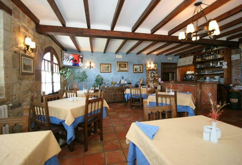 Habitaciones Y Estudios  Hotel Posada De Cantabria   Terraza Panorámica  Gintonic Bar