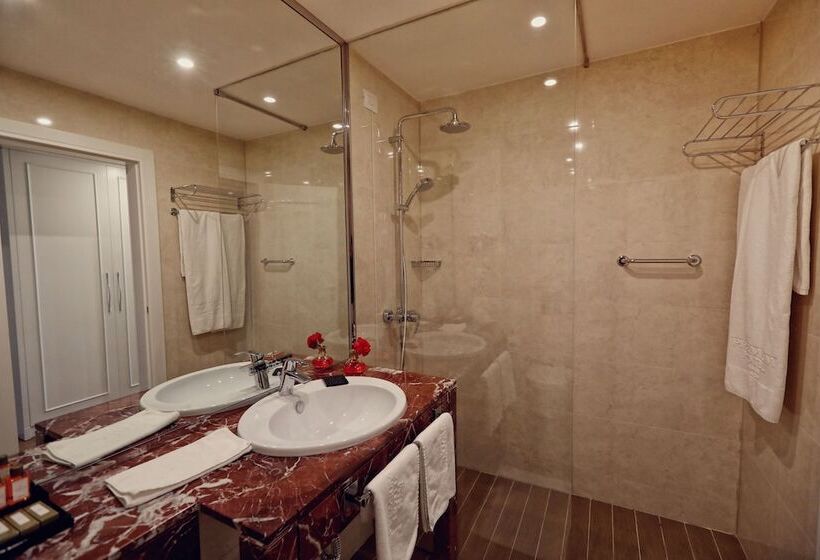 בית מלון כפרי Premium Beach