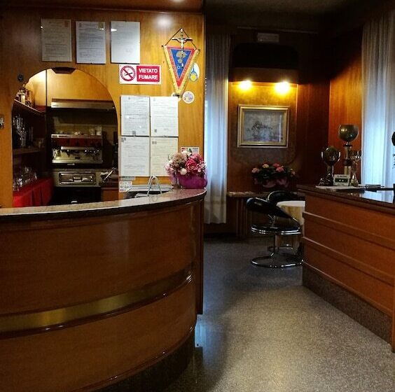 酒店 Ristorante Albergo Roma