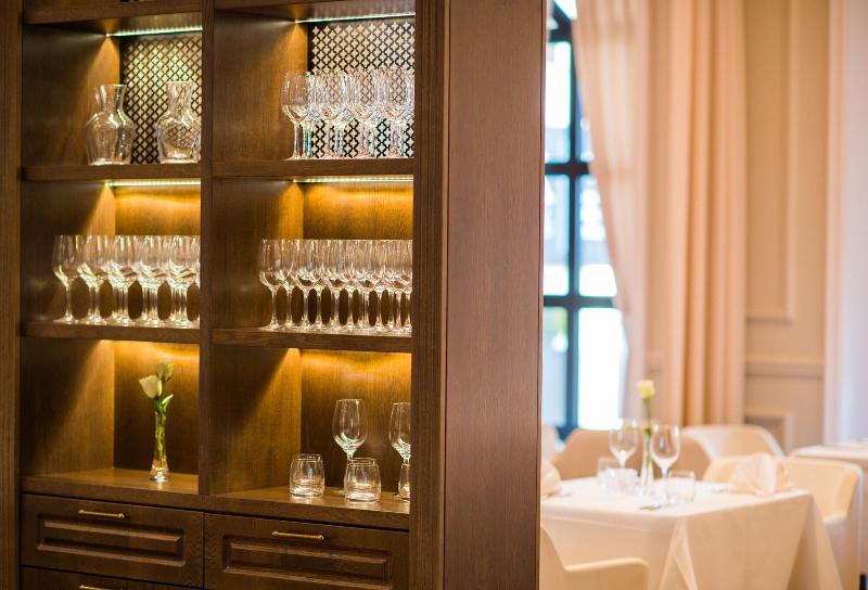 Отель Royal & Spa