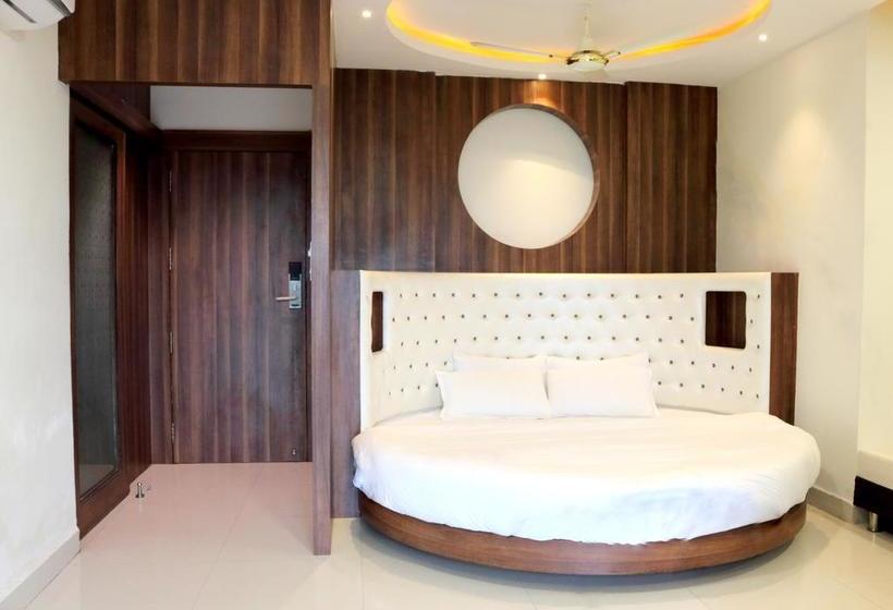 Отель Sudarshan City Walk