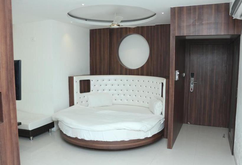 Отель Sudarshan City Walk