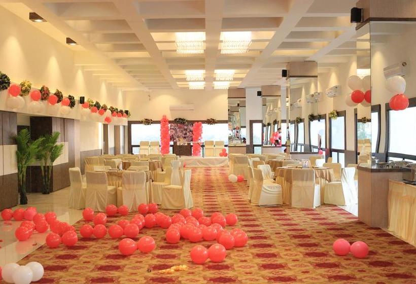 Отель Sudarshan City Walk