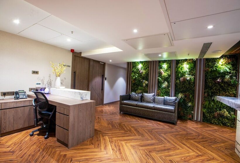 בית מלון כפרי The Fern Goregaon