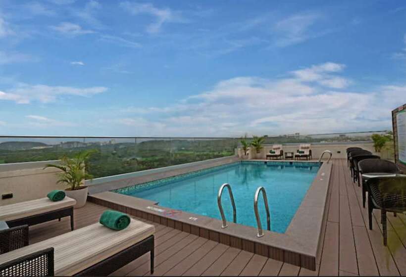 בית מלון כפרי The Fern Goregaon