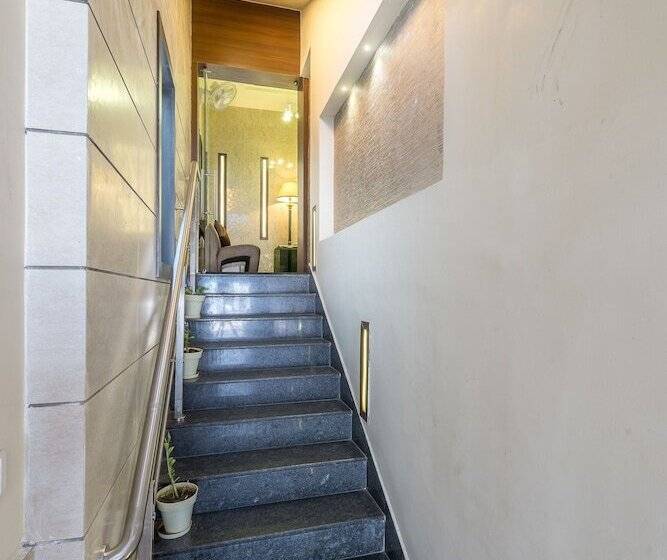 Отель Treebo Nestlay Airport Alandur