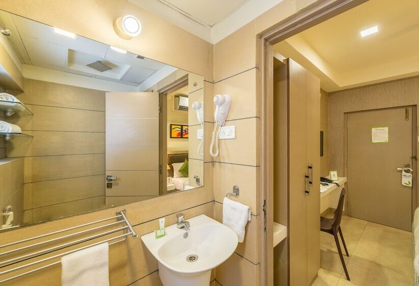 Отель Treebo Nestlay Airport Alandur