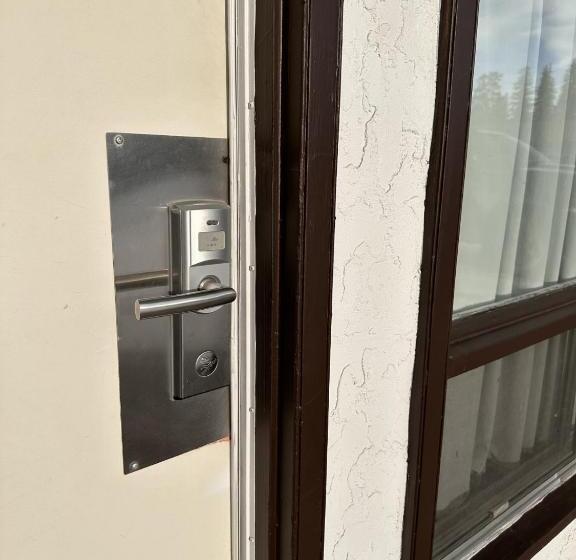 فندق على الطريق Howard Johnson By Wyndham Edson