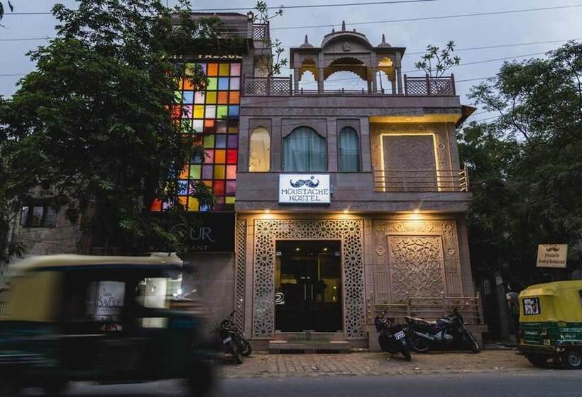 הוסטל Moustache Agra