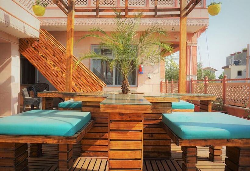 הוסטל Moustache Agra