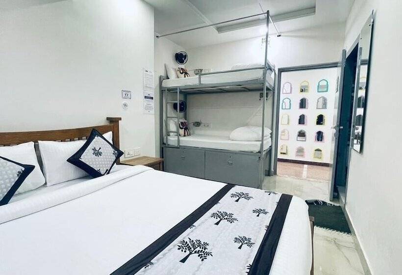 הוסטל Moustache Agra