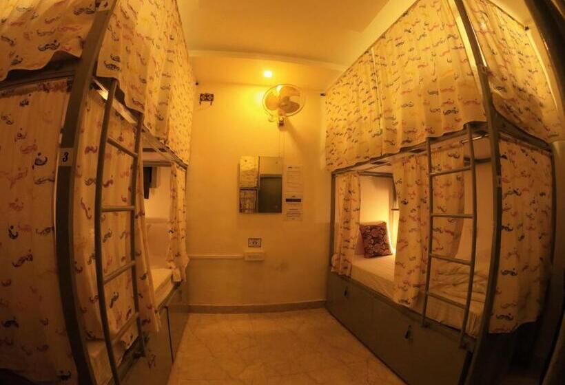 הוסטל Moustache Agra